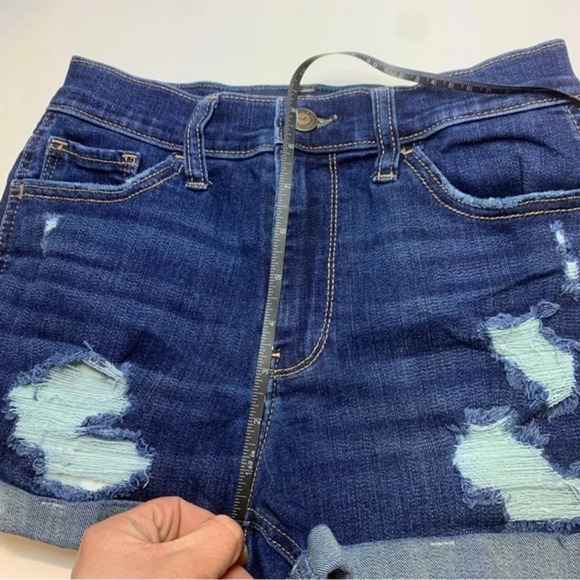 Curvy Ultra High-Rise Ripped White Denim Mom Shorts hollister - Picture 8 of 11